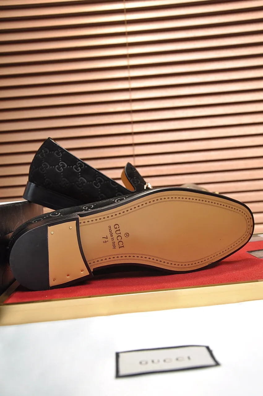 Men's shoes💰500💶Italy's top luxury men's shoe giant (GUCCI) (Gucci) (full cowhide lining) new arrival🍃Original European style🔰 Pleasant to the eye😍In order to make the shoes more durable and non-deformable🌀The production continues to follow traditional methods but there is still no lack of innovation💪Choose original sheepskin for the leather♻️ Smooth and natural And extra bright ⭐Made of imported cowhide, the first choice of rich people 38-45 (45 customized)